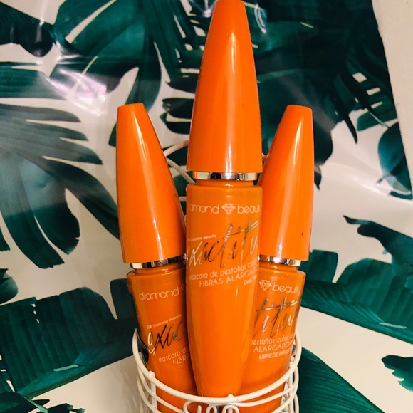 Mascara - Picture 2 of 3